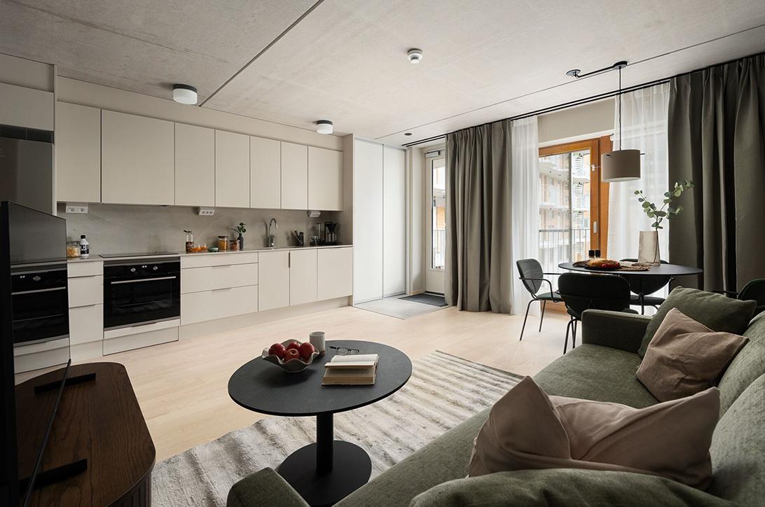 Open-plan kitchen and living room in an apartment at Vander Inre Hamnen, Norrköping