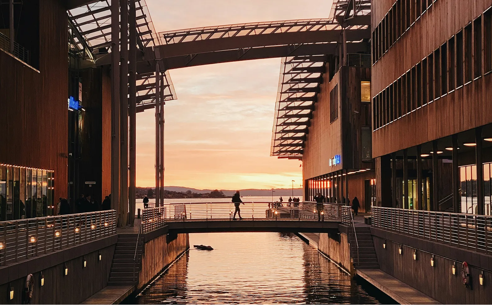 Oslo travel guide in sunset