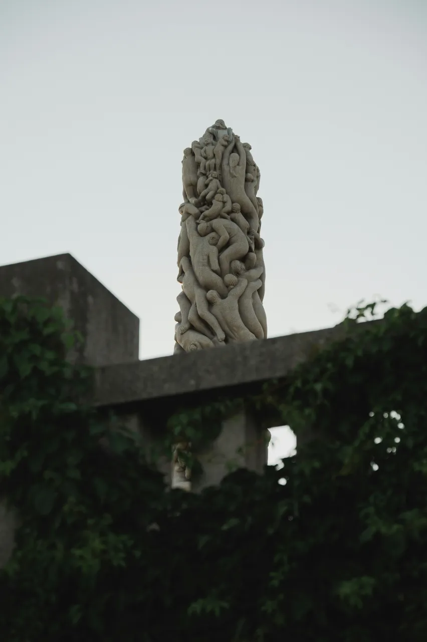 Vigeland sculpture in Frogner Park surrounded by greenery in Oslo